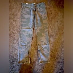 Current/Elliot SilverLake Skinny “Made in the USA” Size 28. Excellent Pre-owned